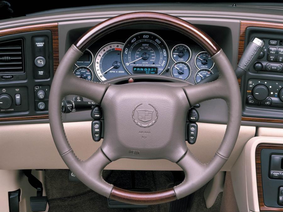  Cadillac Escalade 2001 года  (фото 22 из 31)